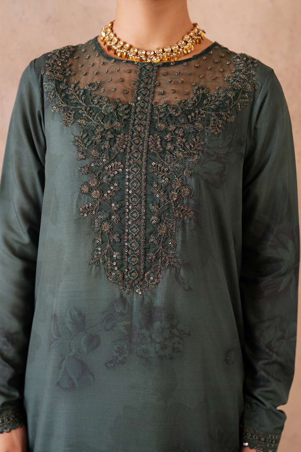 UE-324 Embroidered Raw Silk - Iznik