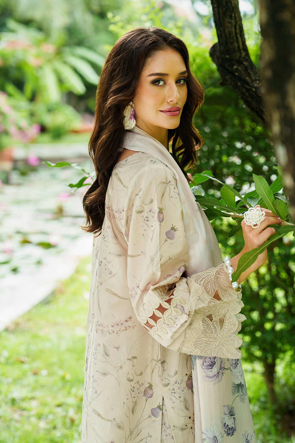 UE-507  Embroidered  Lawn