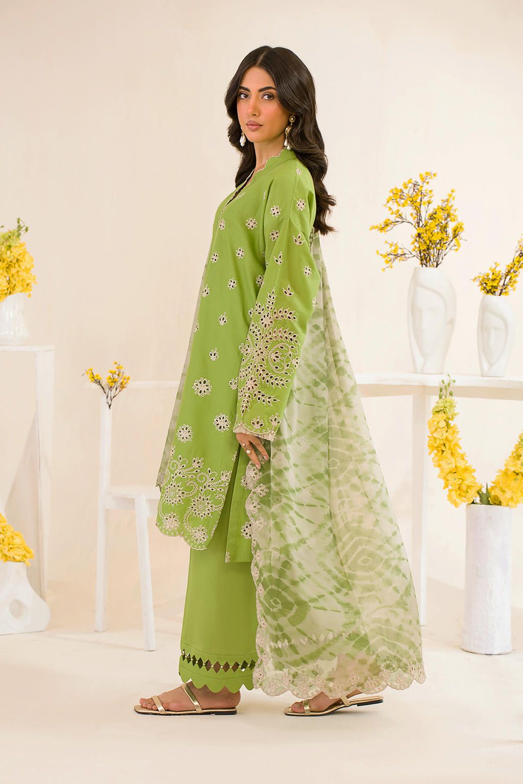 UE-194 Embroidered Lawn