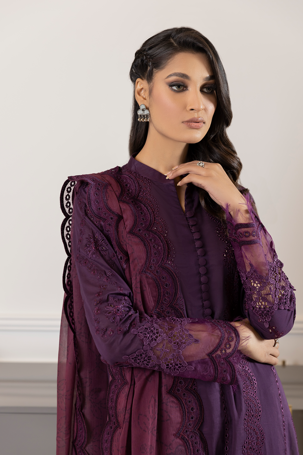 UE-108 Embroidered Lawn - Iznik