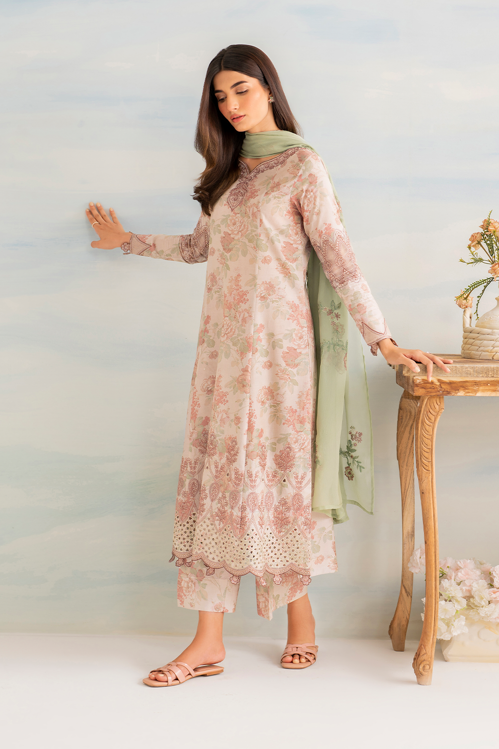 IGL-05 Embroidered Lawn