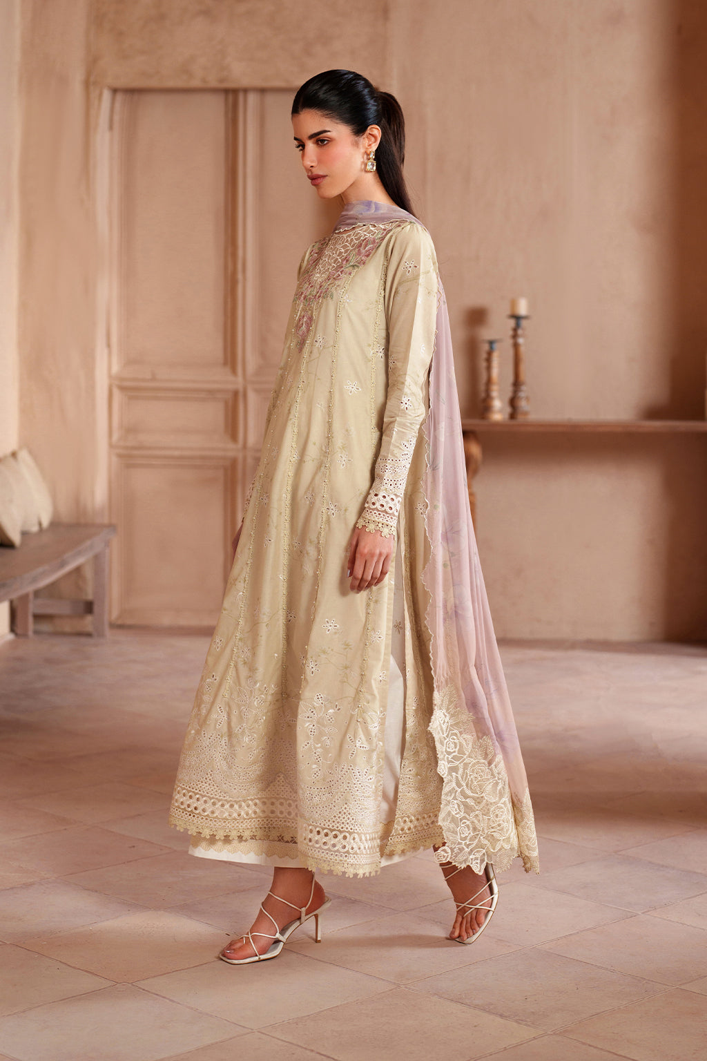 EL-10 Embroidered Lawn