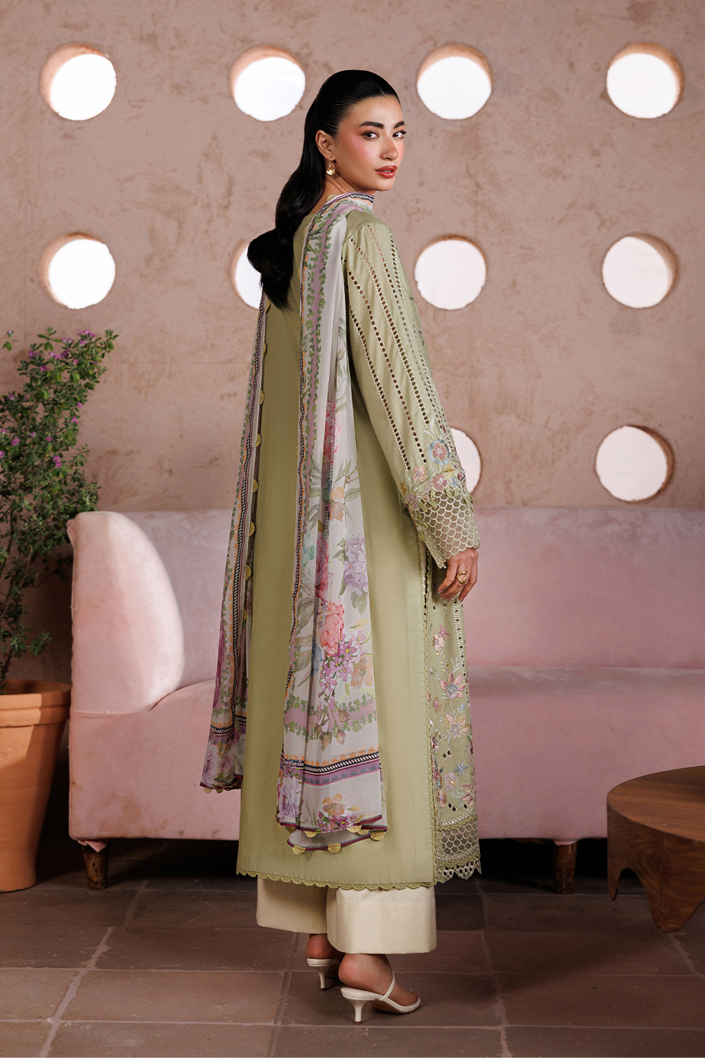 UE-698 Embroidered Lawn