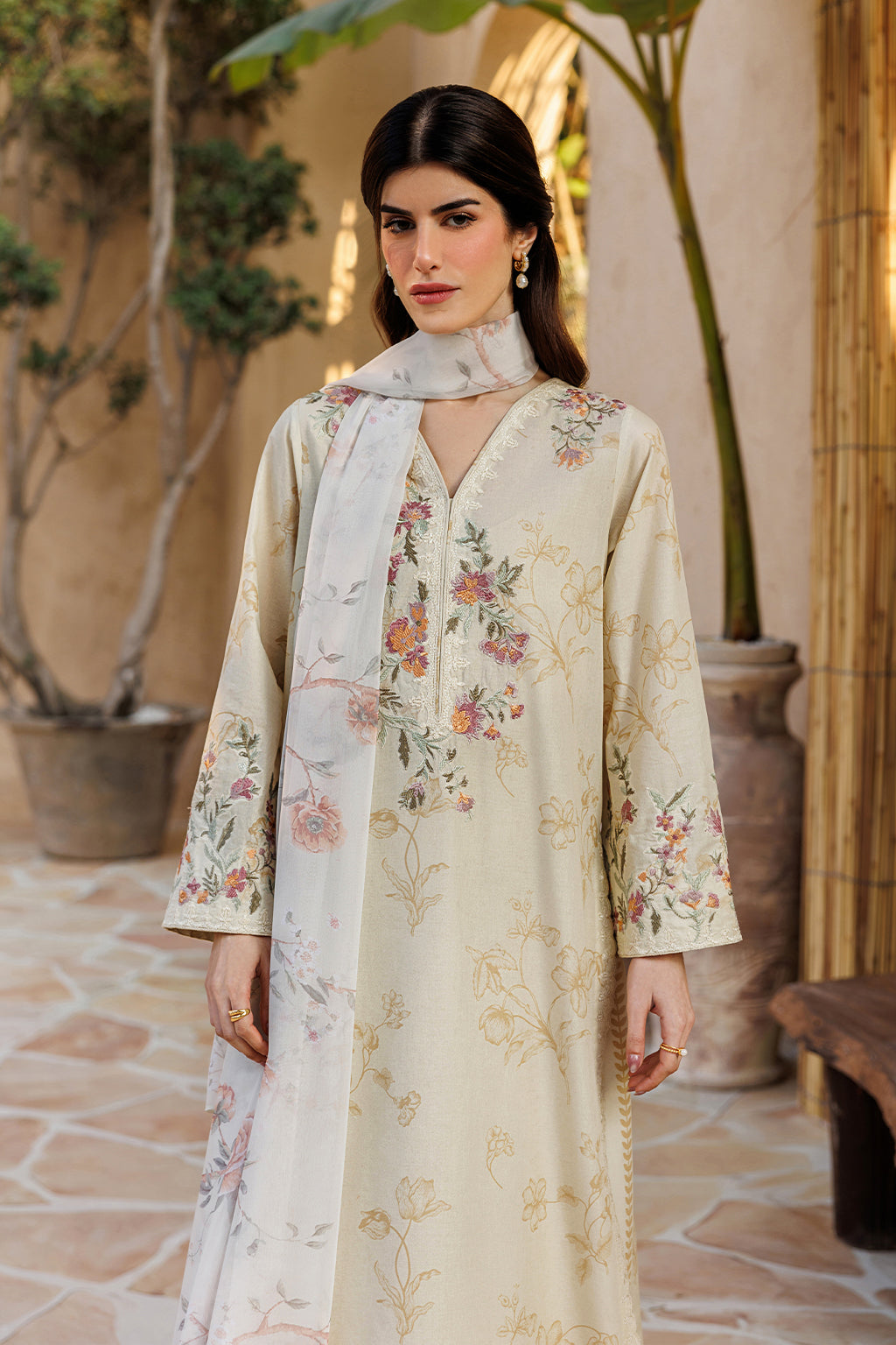 UE-669 Printed Lawn - Iznik