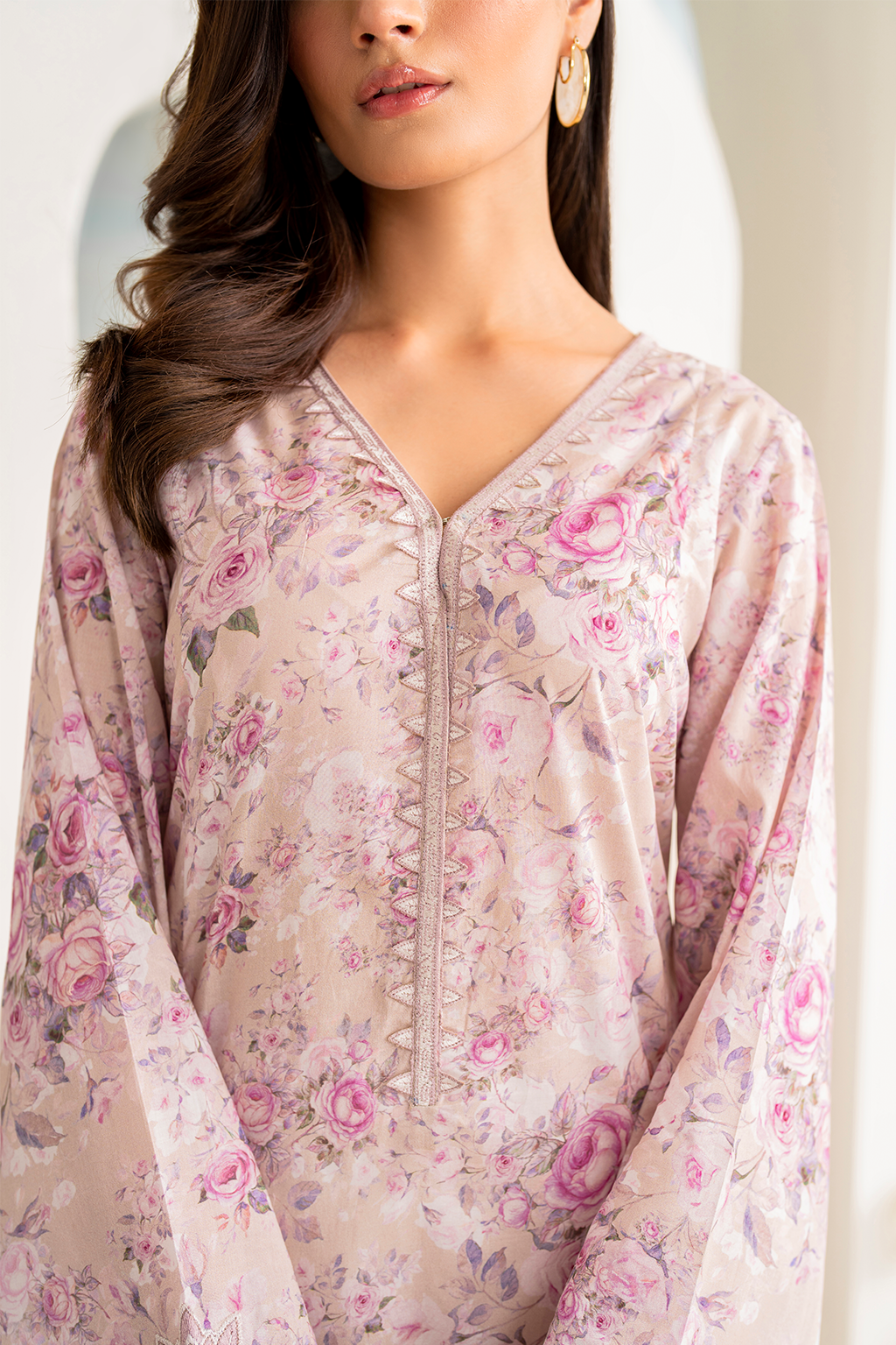 IGL-08 Embroidered Lawn