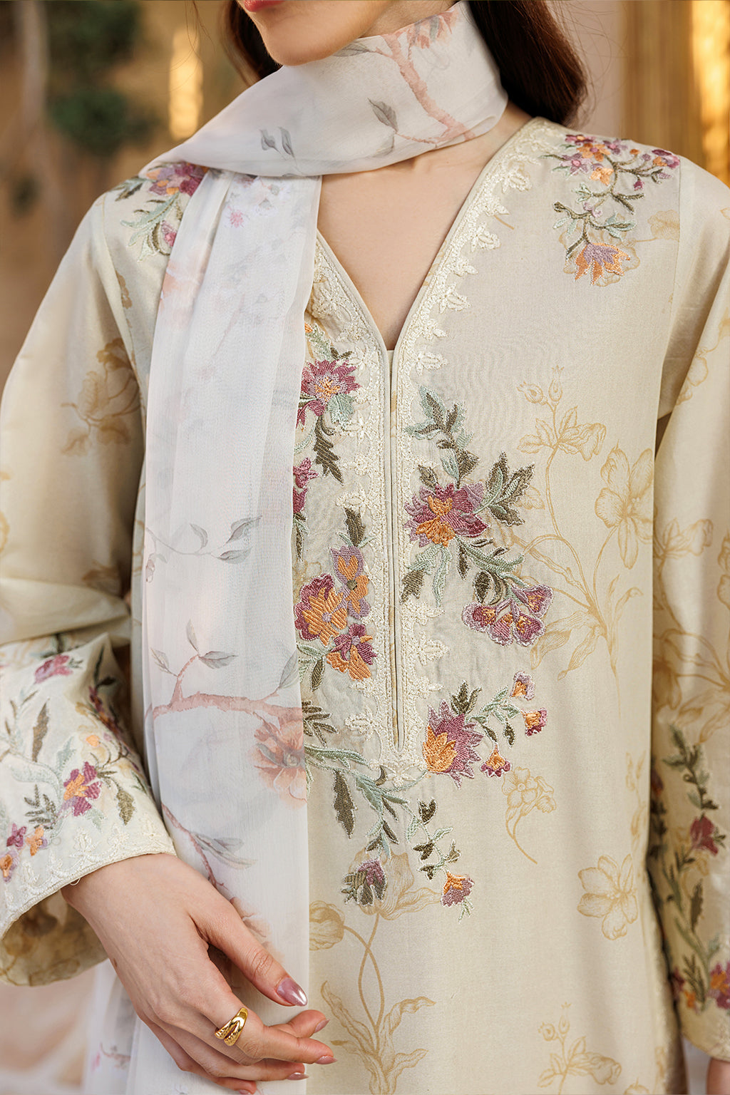 UE-669 Printed Lawn - Iznik