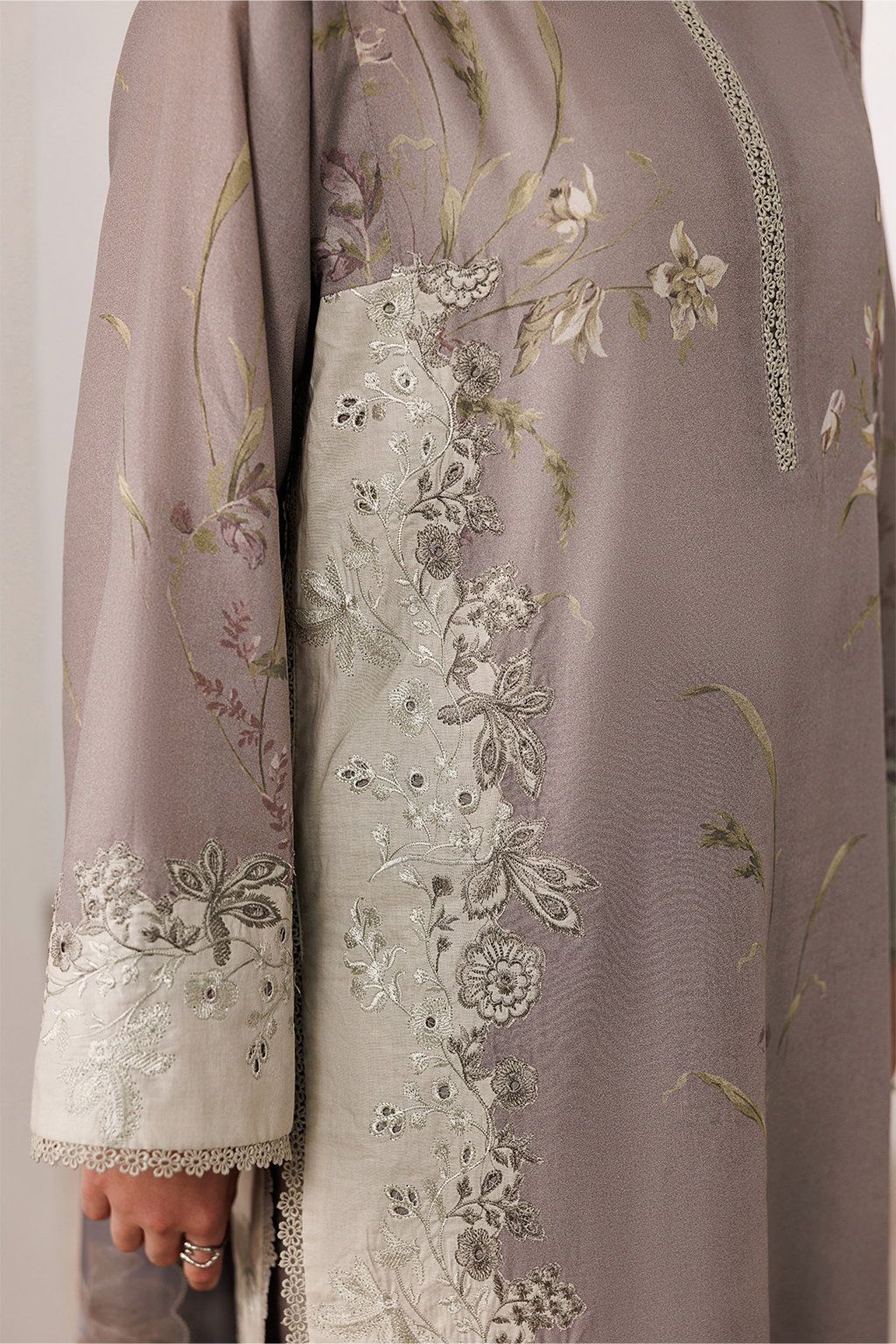 UE-638 Printed Lawn