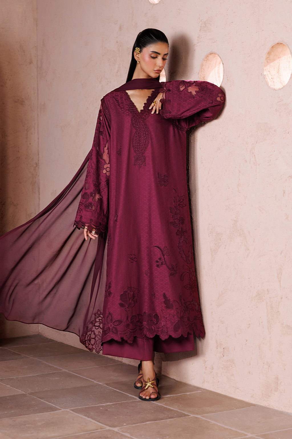 UE-702 Embroidered Lawn - Iznik