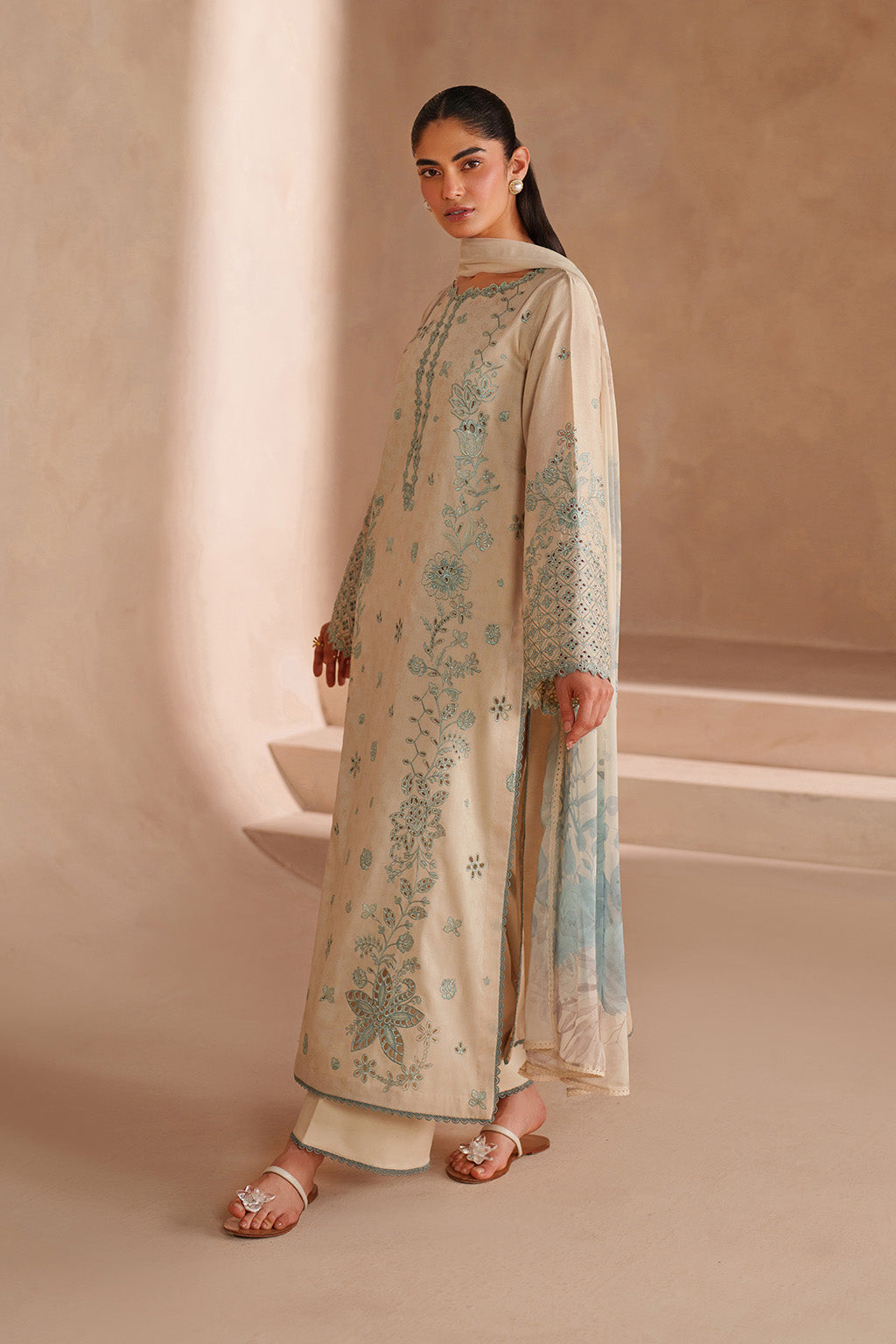 UE-605  Embroidered Lawn