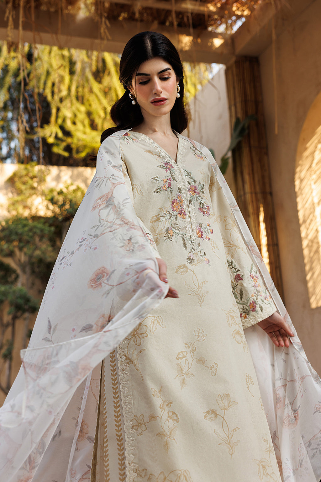 UE-669 Printed Lawn - Iznik