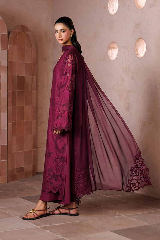 UE-702 Embroidered Lawn - Iznik