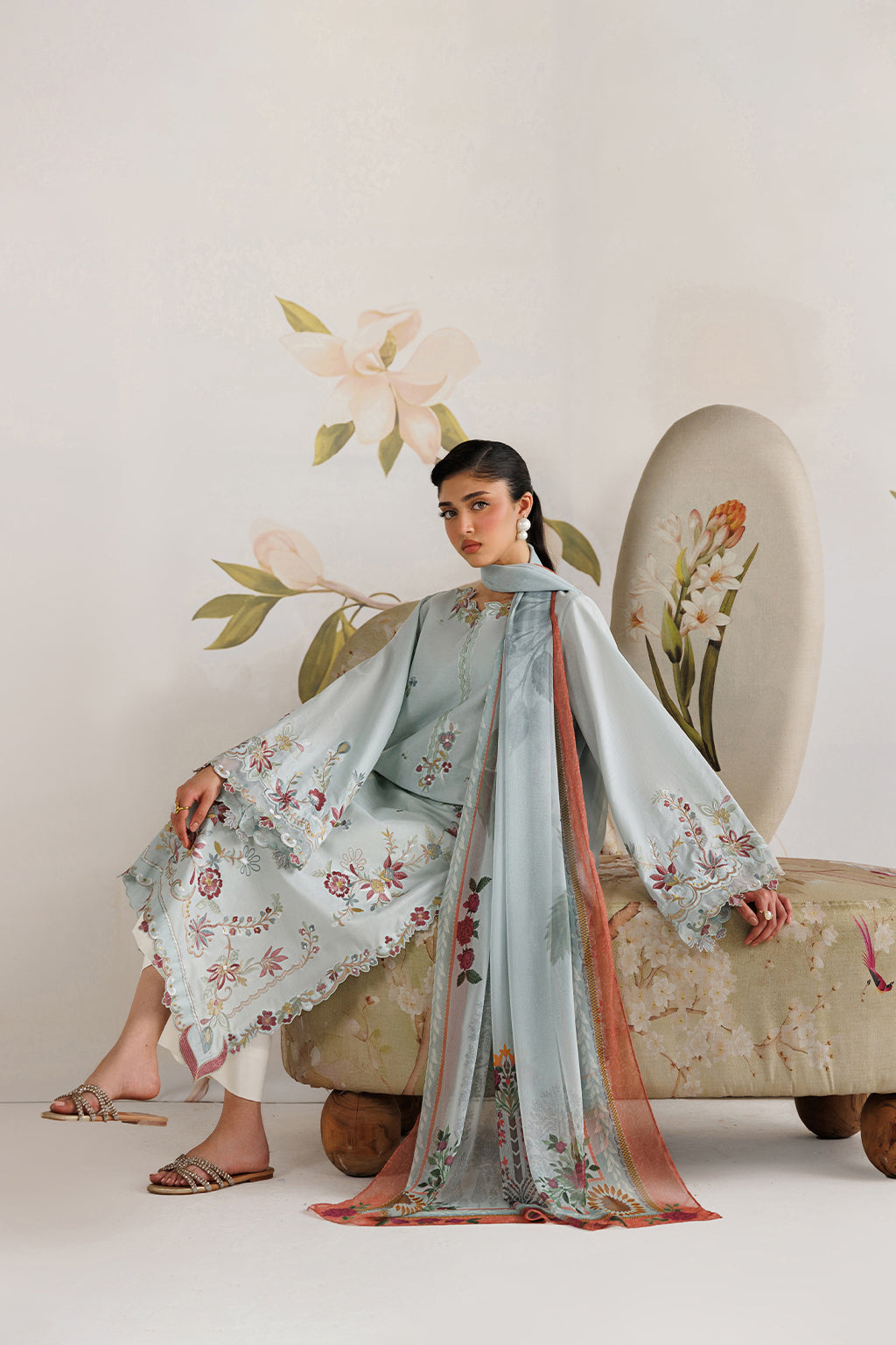 UE-679 Embroidered Lawn