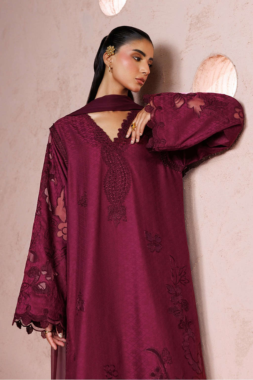 UE-702 Embroidered Lawn - Iznik