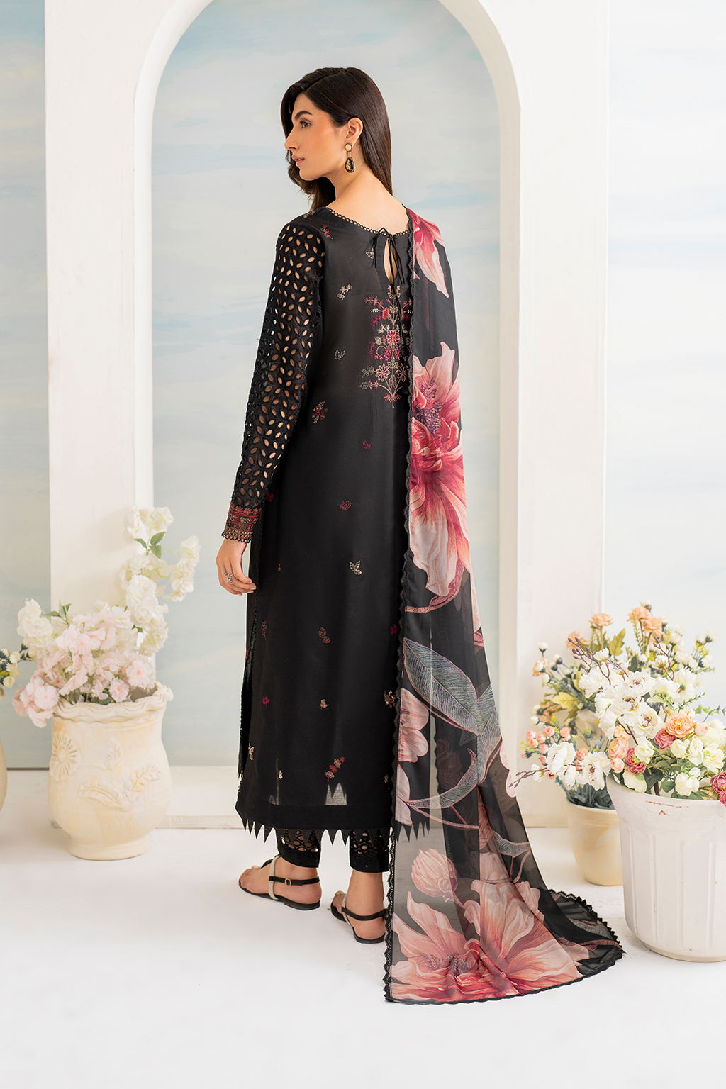 IGL-09 Embroidered Lawn - Iznik