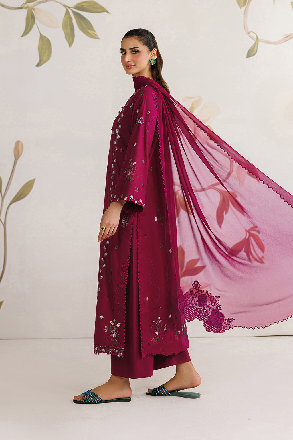 UE-693 Embroidered Lawn
