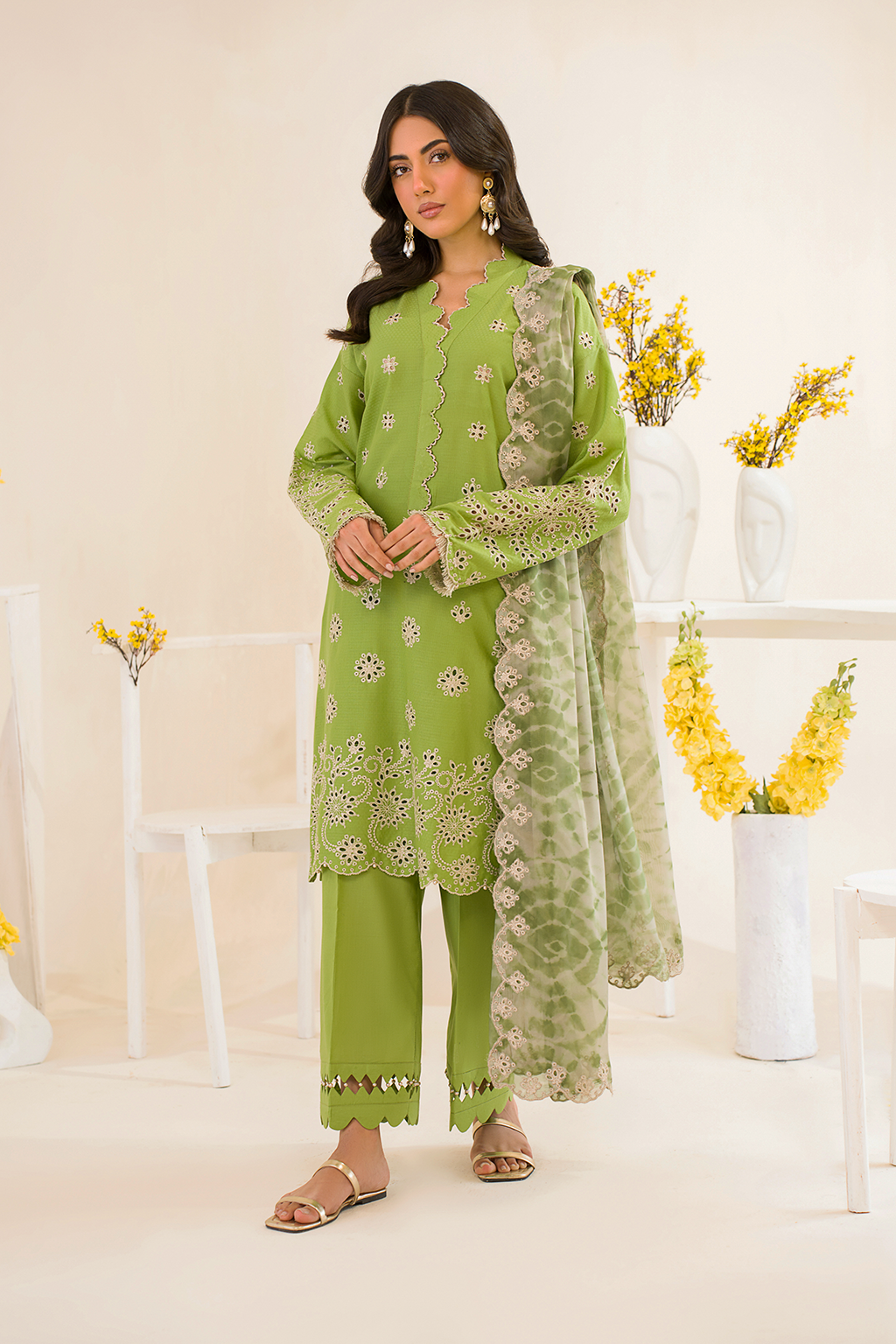 UE-194 Embroidered Lawn
