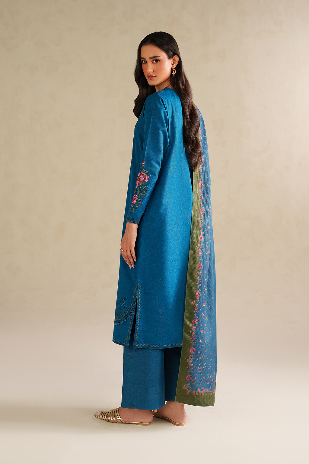 UE-577 Embroidered Khaddar - Iznik
