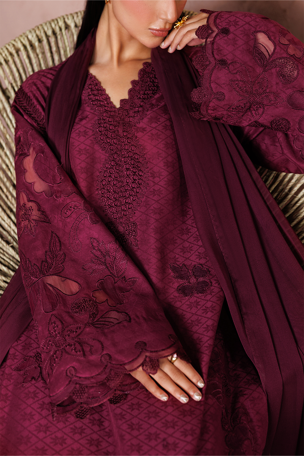 UE-702 Embroidered Lawn - Iznik