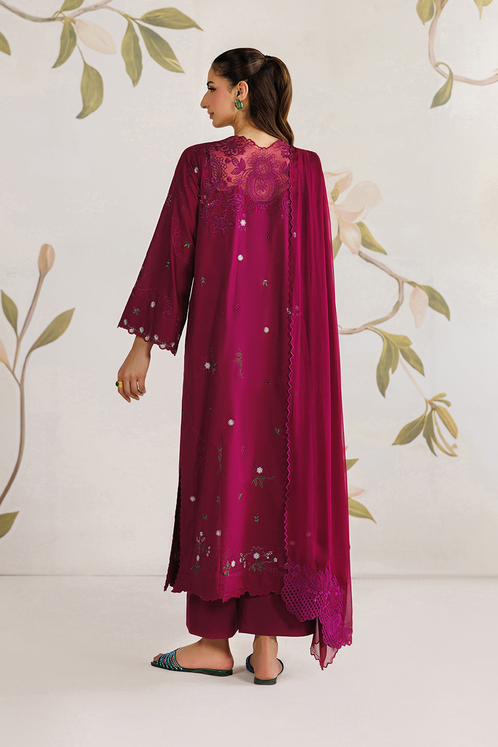 UE-693 Embroidered Lawn