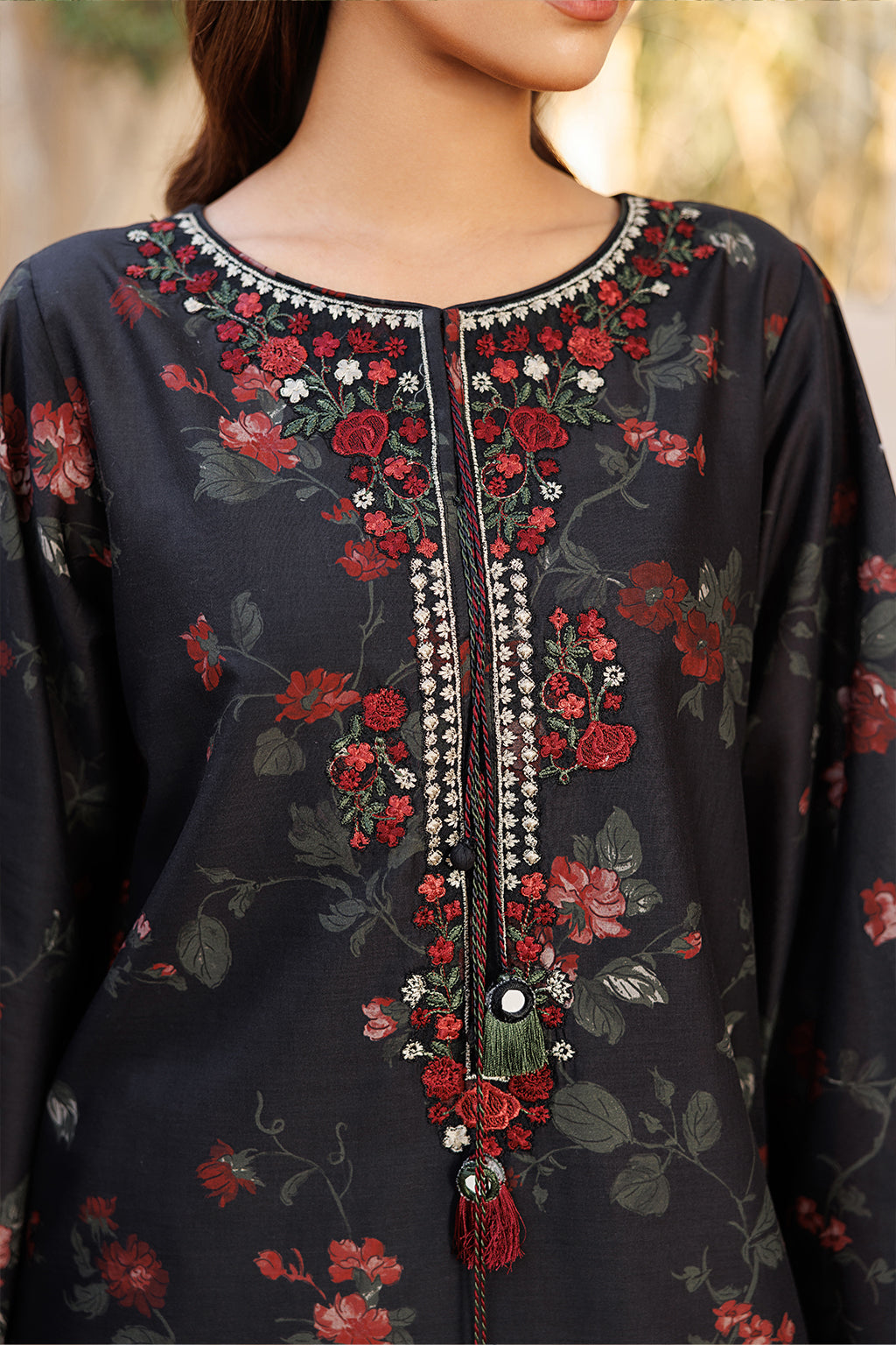 UE-662 Printed Lawn - Iznik