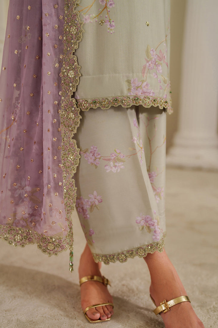 UE-539  Printed Formals