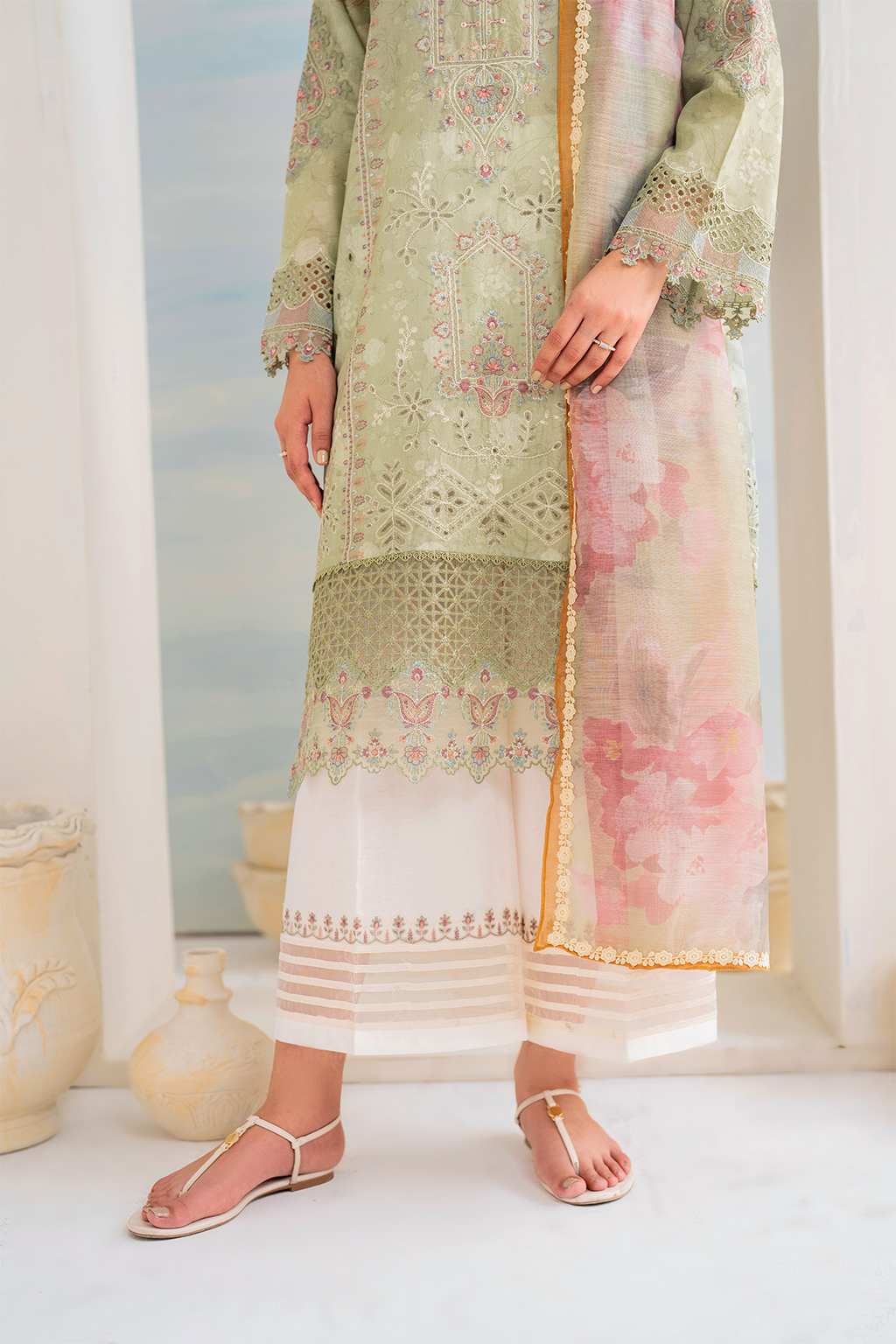 IGL-02 Embroidered Lawn - Iznik