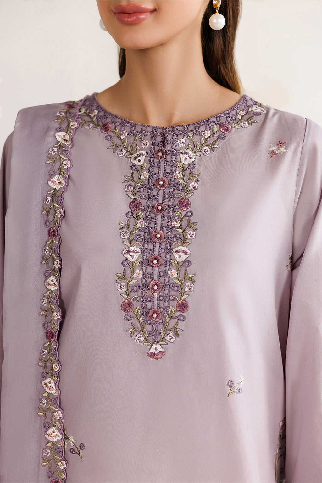UE-692 Embroidered Lawn - Iznik