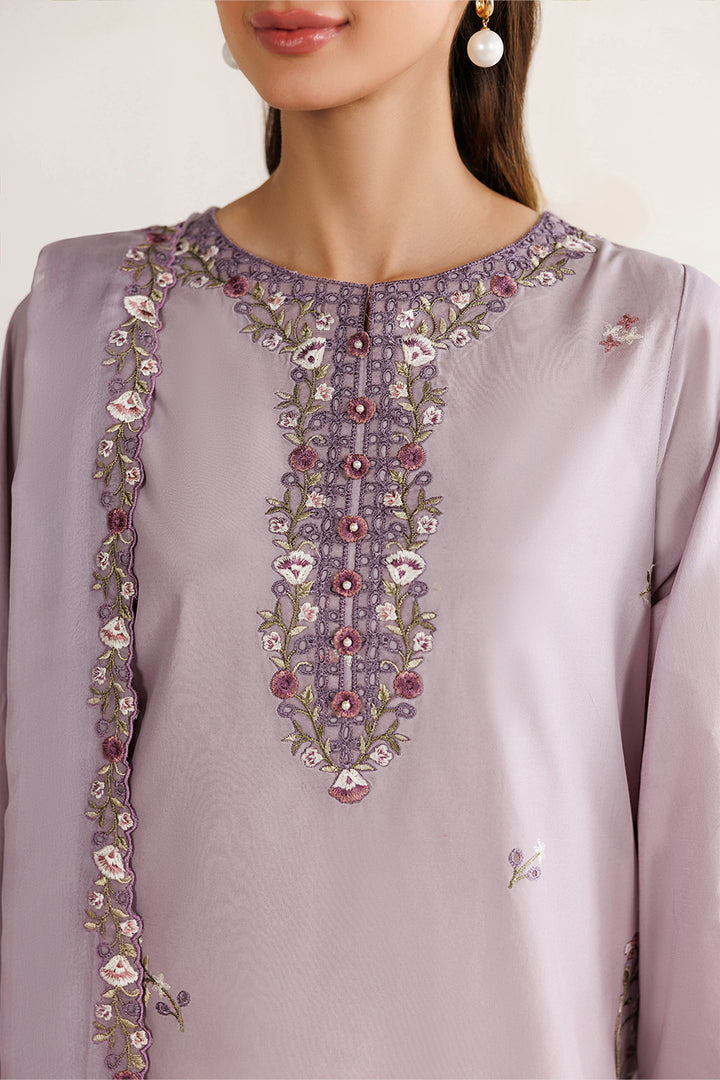 UE-692 Embroidered Lawn - Iznik