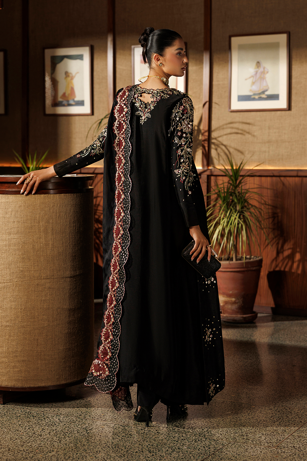 UE-716 Embroidered Ramen Silk