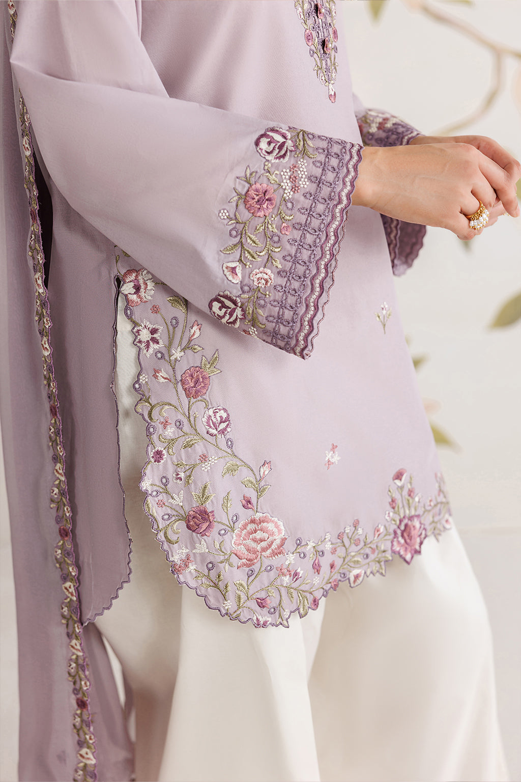 UE-692 Embroidered Lawn - Iznik