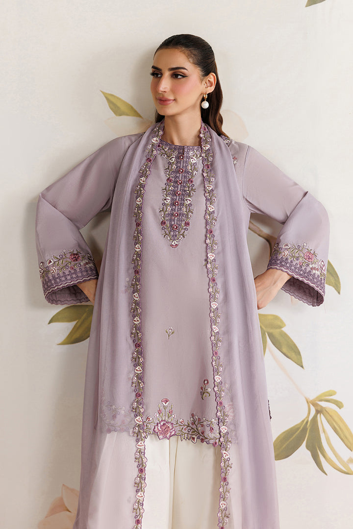 UE-692 Embroidered Lawn - Iznik
