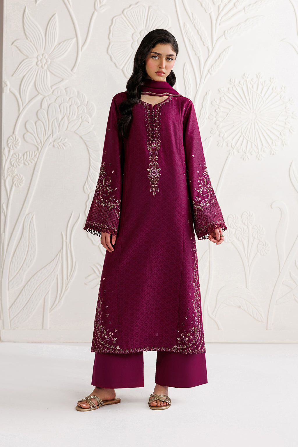 UE-684 Embroidered Lawn