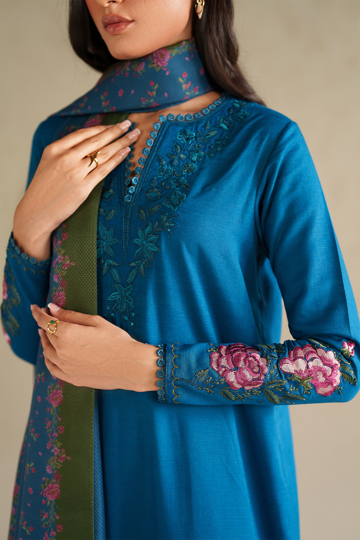 UE-577 Embroidered Khaddar - Iznik