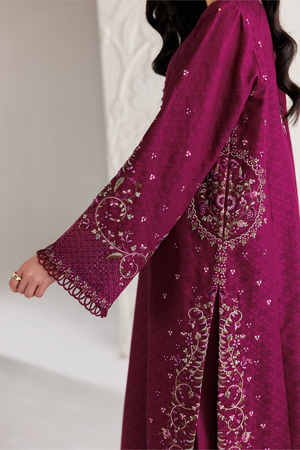 UE-684 Embroidered Lawn