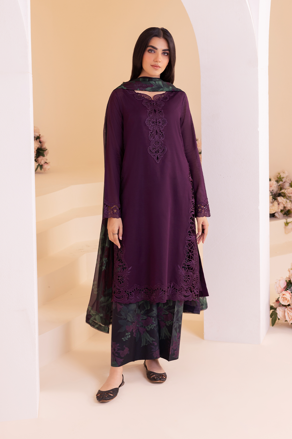 UE-257 Embroidered Lawn