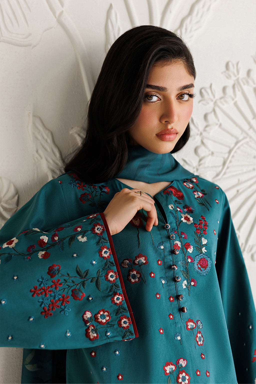 UE-688 Embroidered Lawn