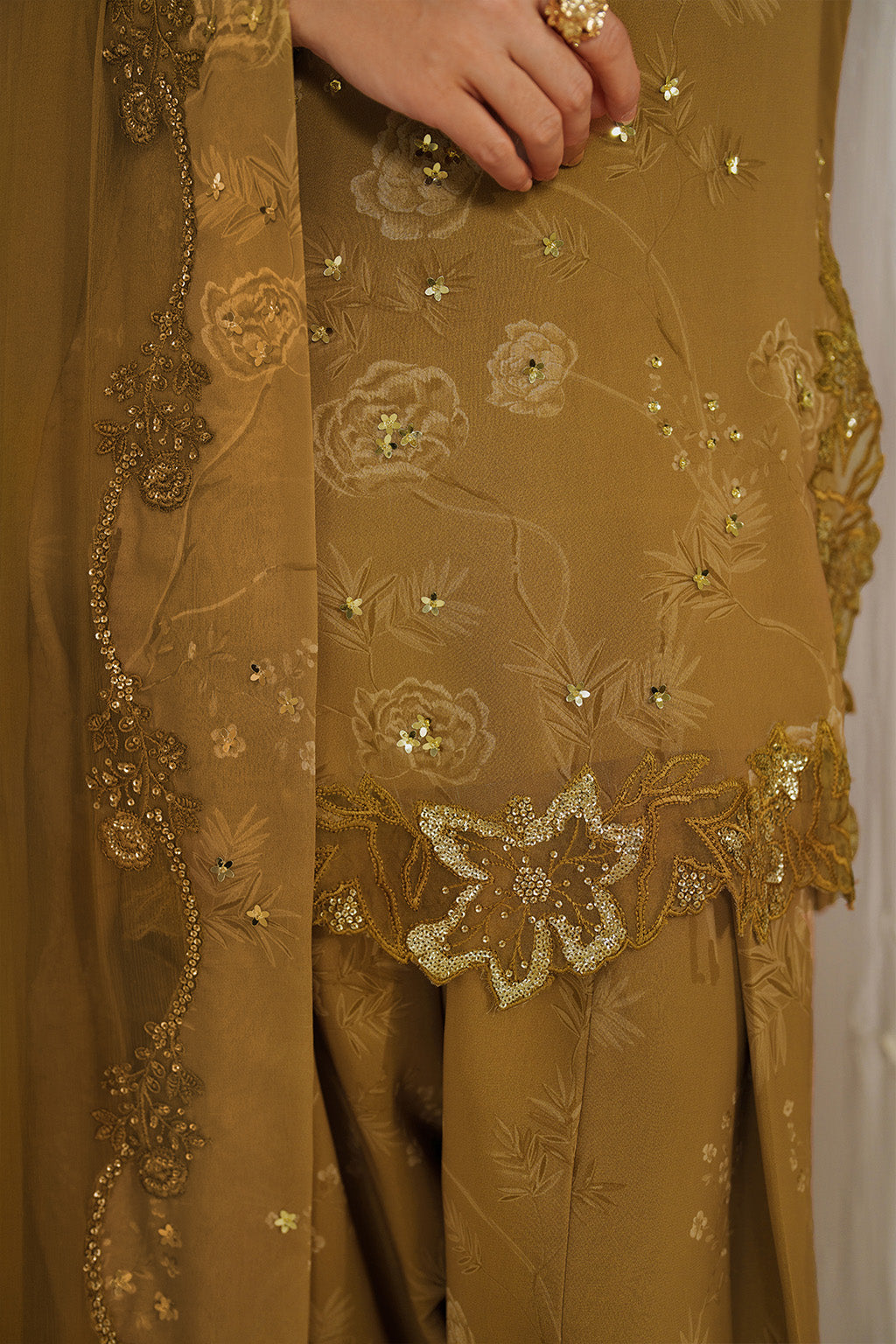 UE-545  Printed Formals