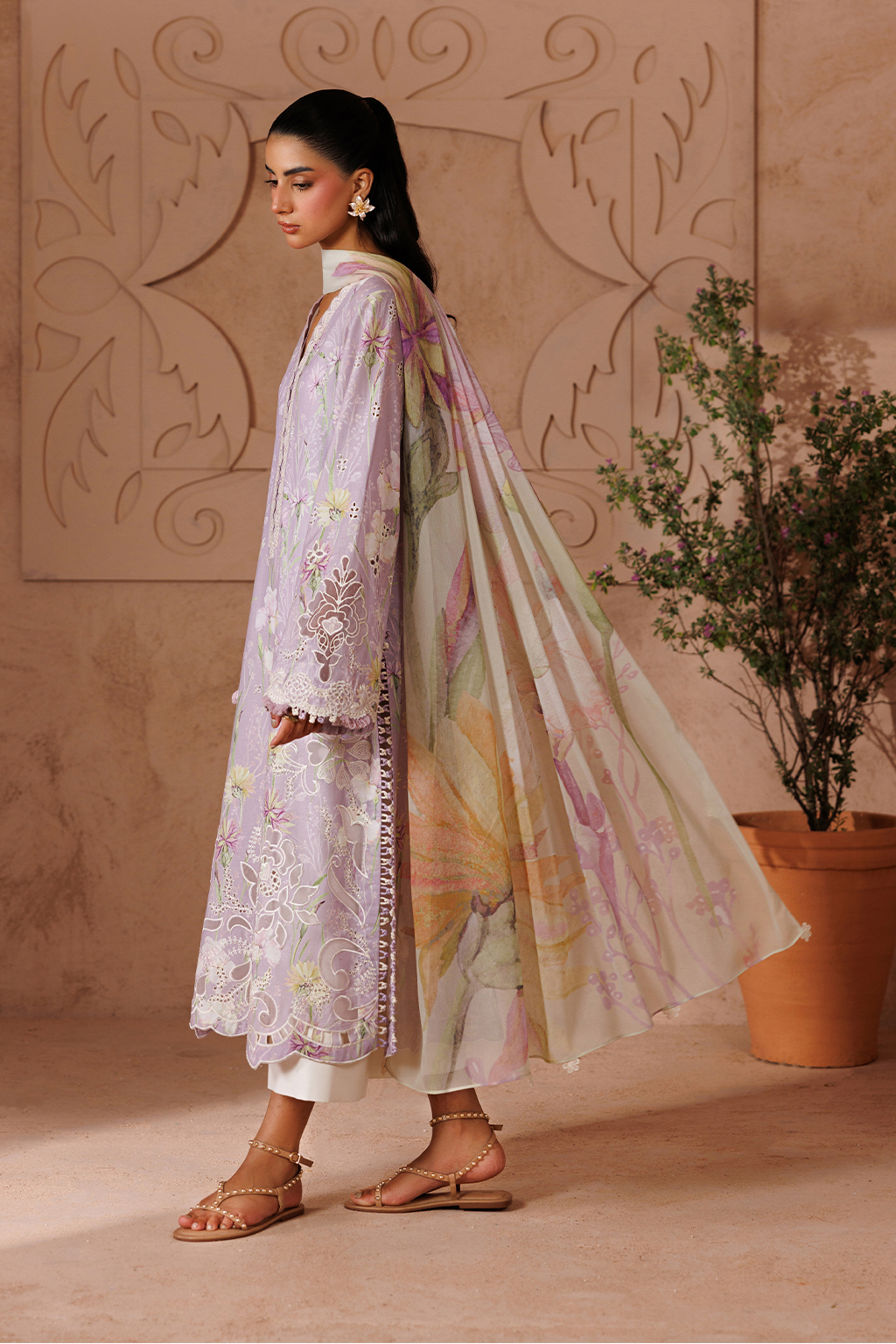 UE-709 Embroidered Lawn