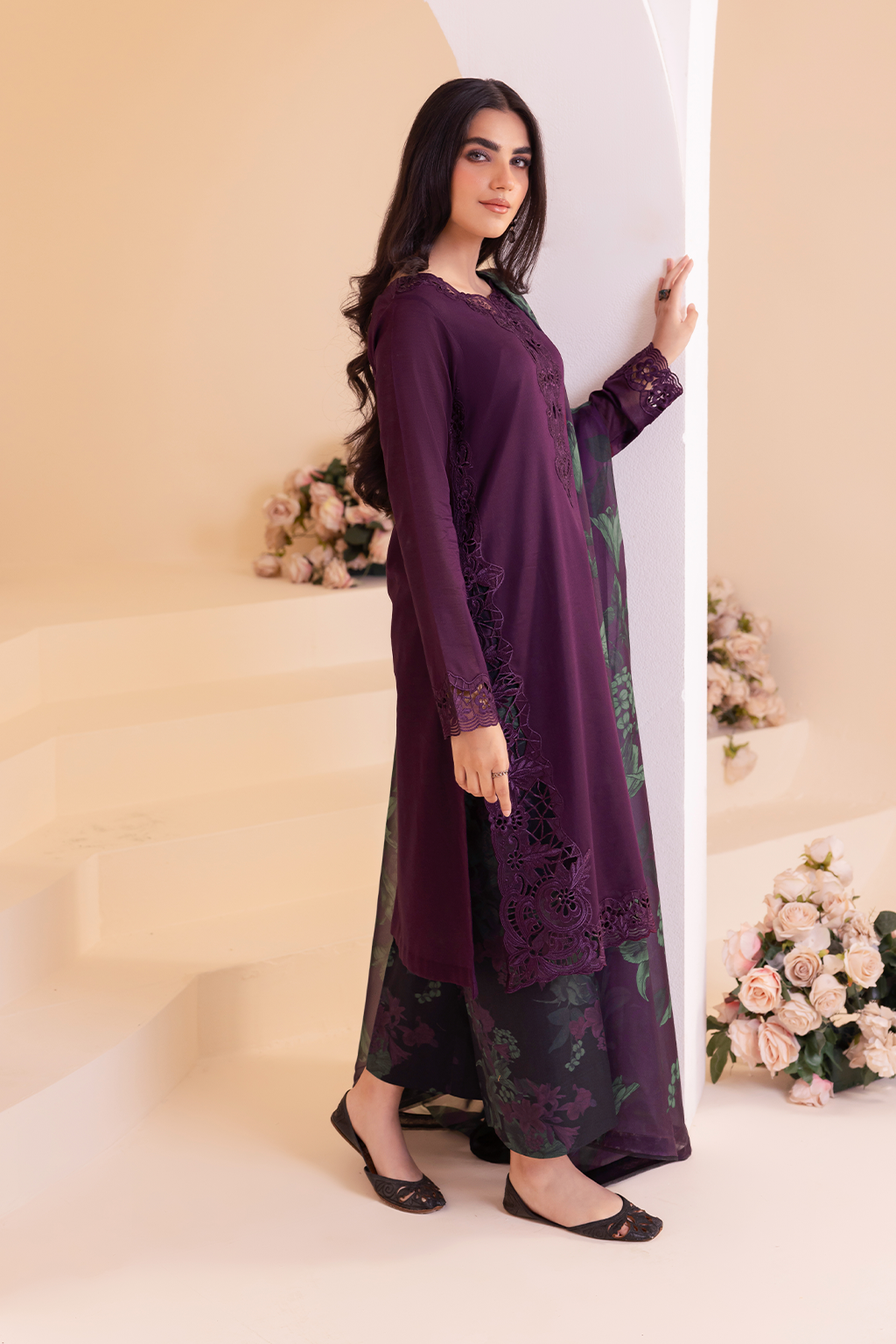 UE-257 Embroidered Lawn