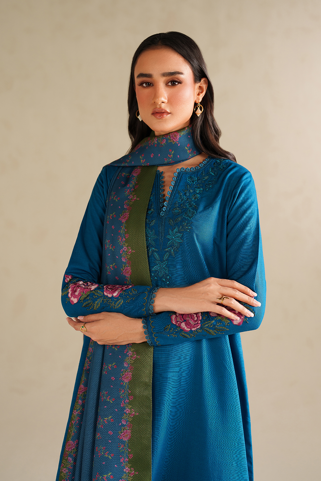 UE-577 Embroidered Khaddar - Iznik