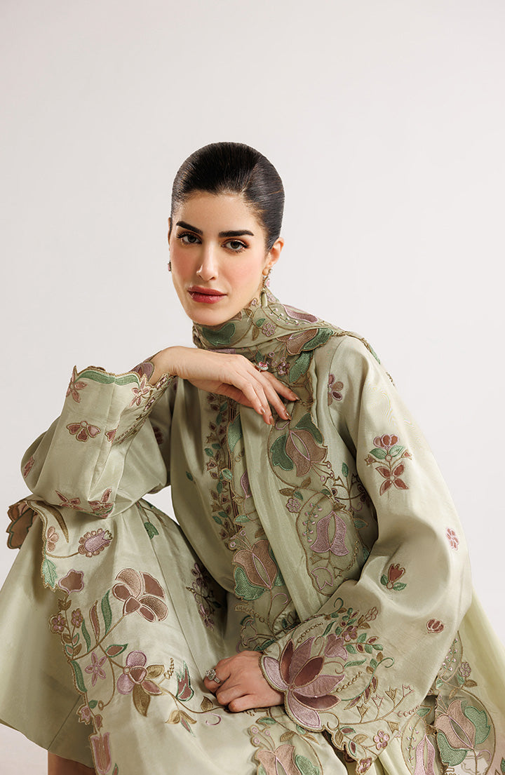 Luxury Women's Fashion in Pakistan | Lawn, Pret & Chiffon Iznik Luxury Women's Fashion in Pakistan | Lawn, Pret & Chiffon Iznik