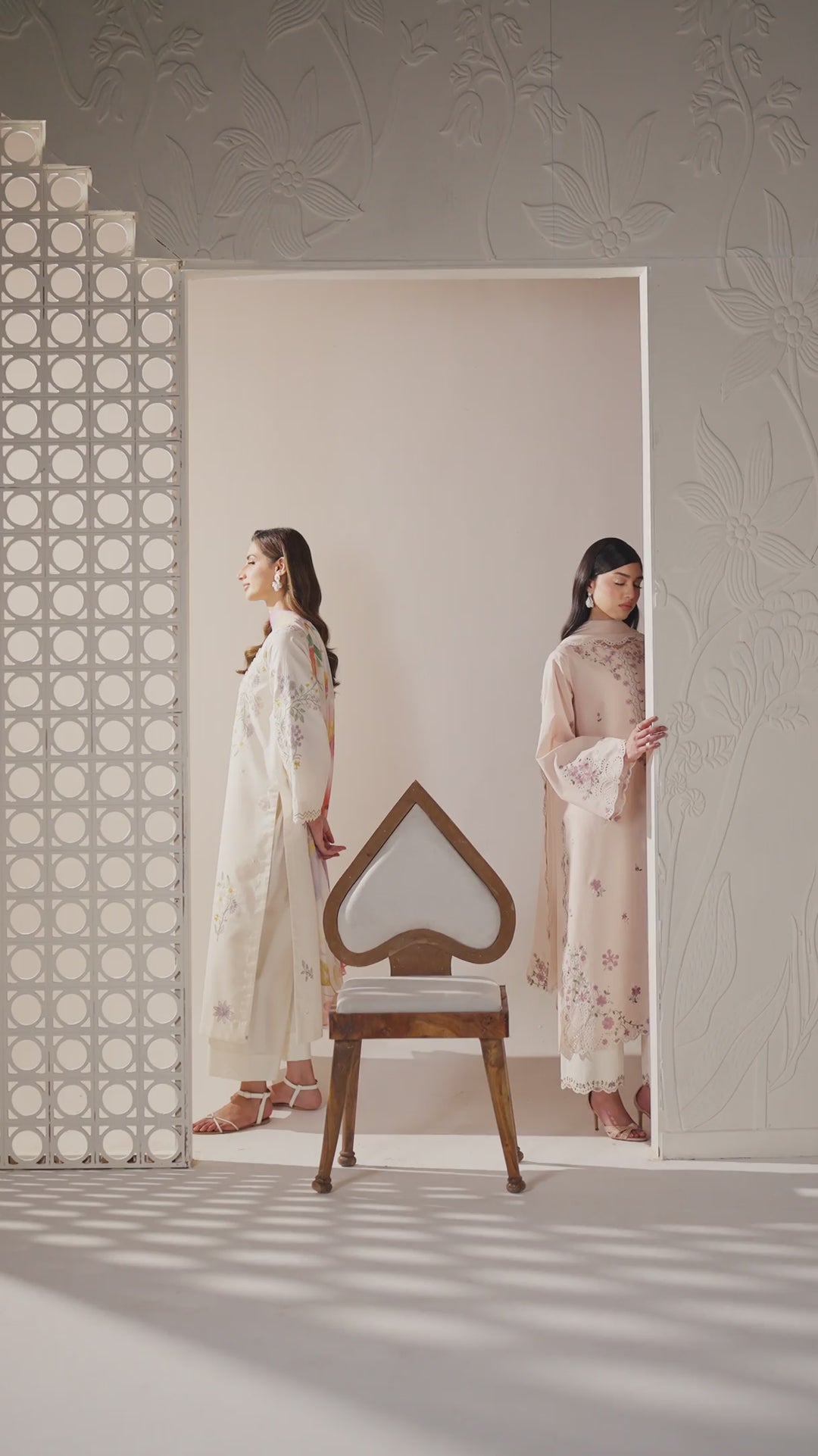 UE-683 Embroidered Lawn