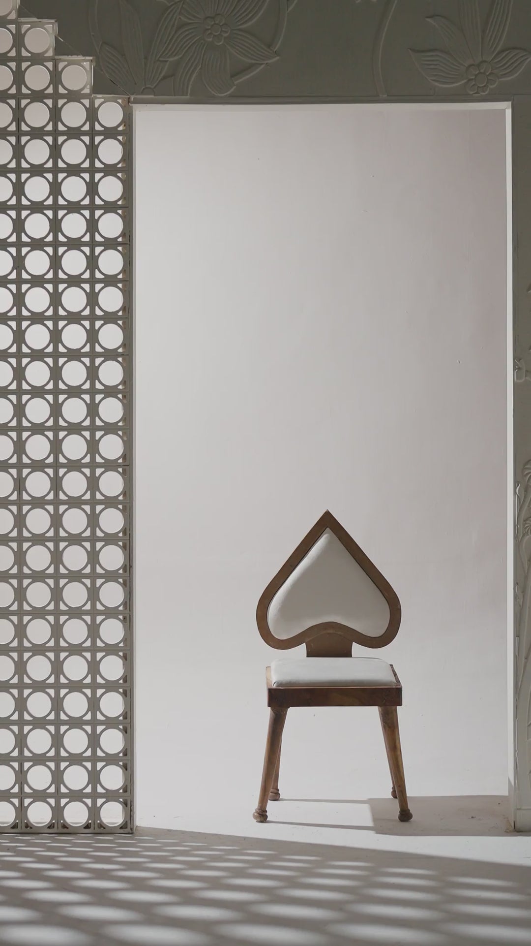 UE-688 Embroidered Lawn