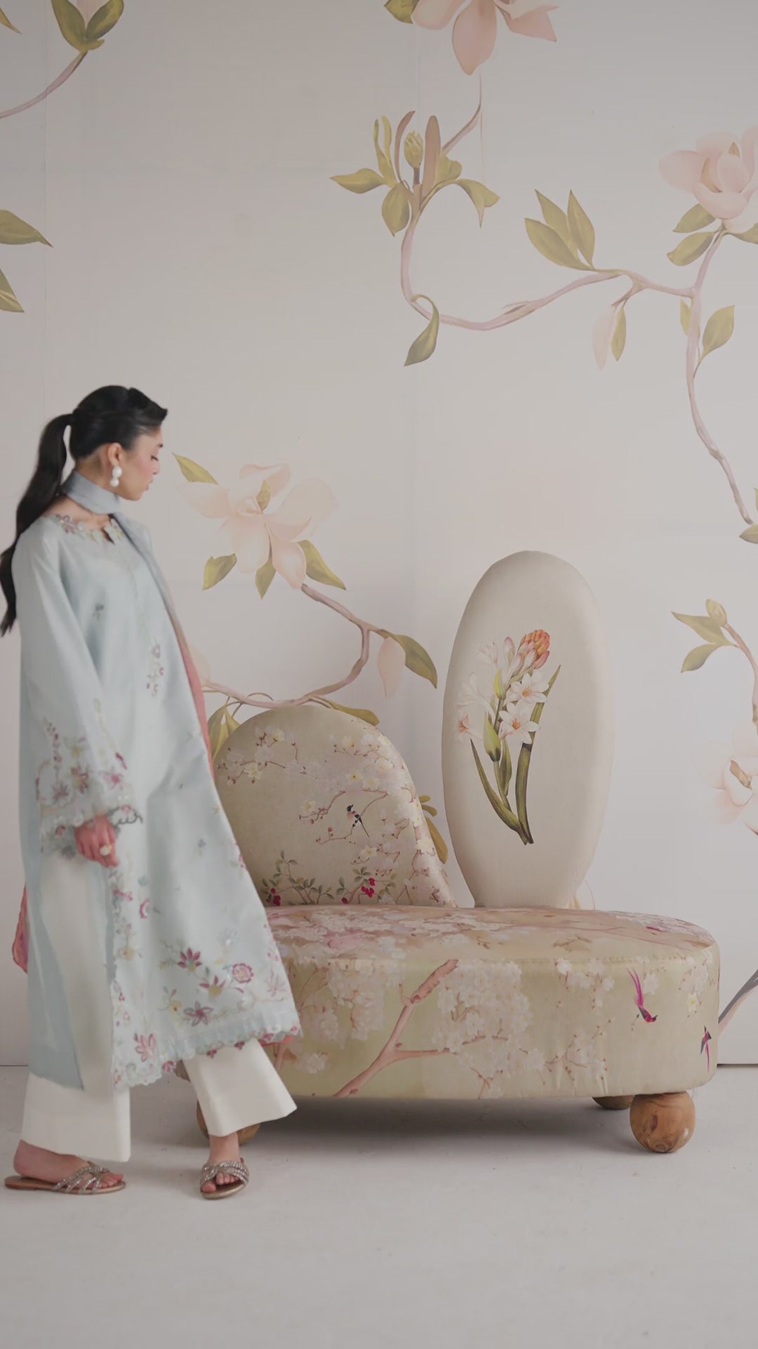 UE-679 Embroidered Lawn