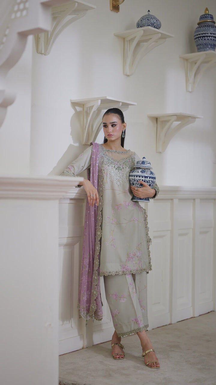 UE-539  Printed Formals