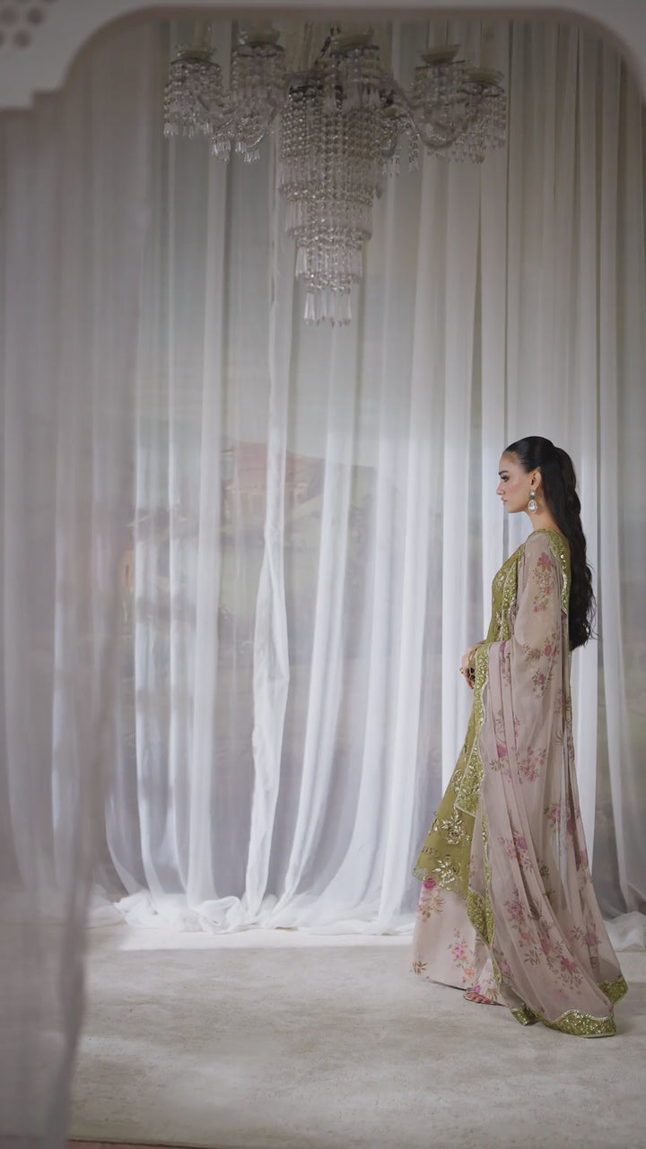 UE-543  Printed Formals