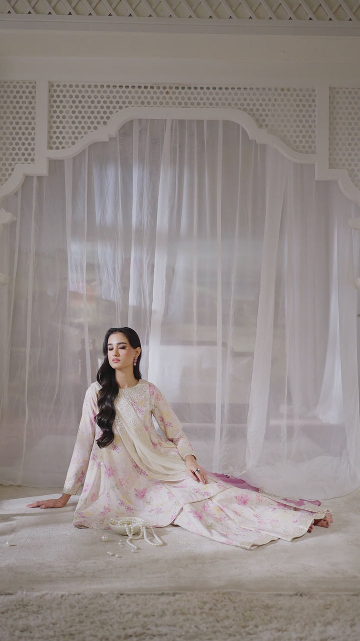 UE-544 Printed Formals