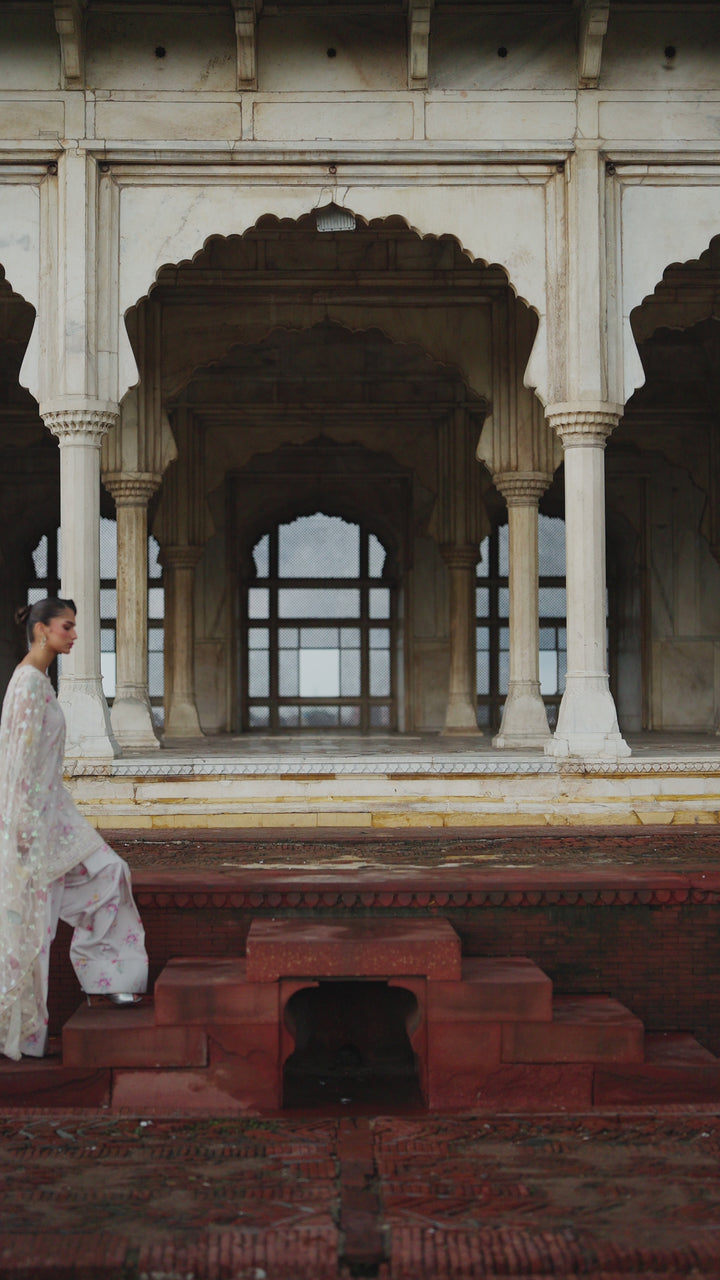 UE-534 Embroidered Net